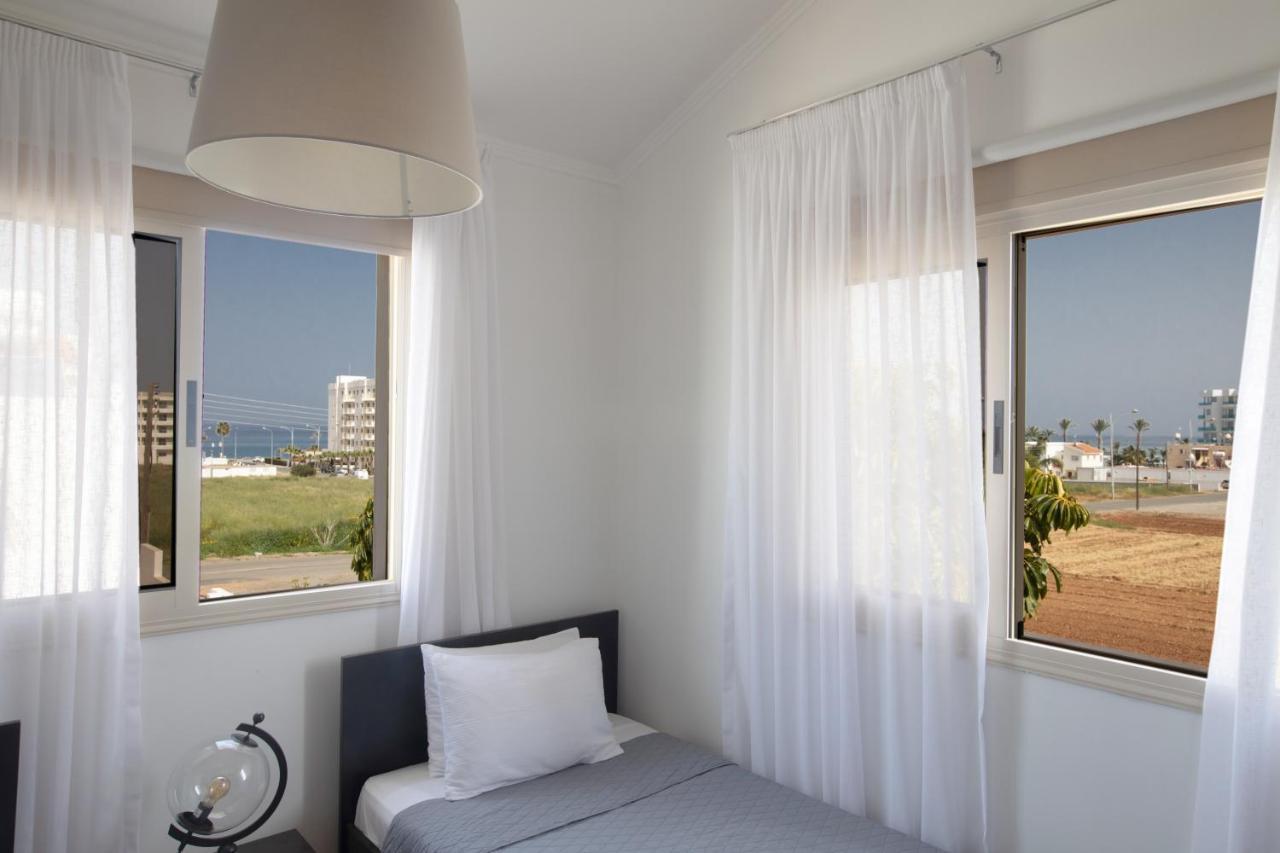Tonia Seaview Протарас