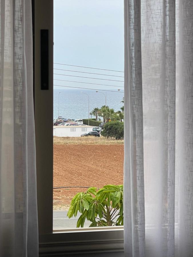 Tonia Seaview Протарас